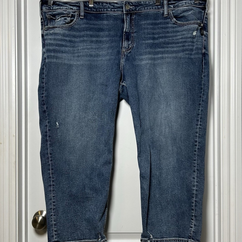 Silver Jeans Co. Elyse Capri Medium Wash Y2K Stretch‎ Distressed Cropped Denim